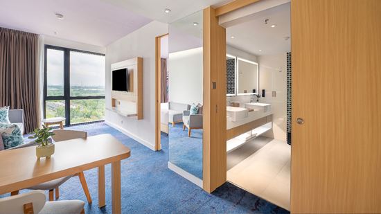 Junior Suite Lake View - Living Area and Bathroom
